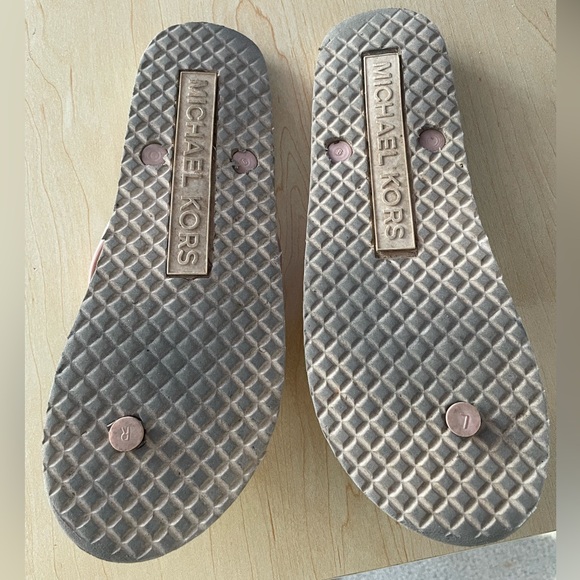 Michael Kors flip flops (8) - Picture 3 of 4